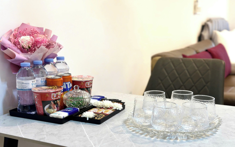 Food & Drinks, KVG Luxstay TanSonNhat Airport Skycenter, Tân Bình