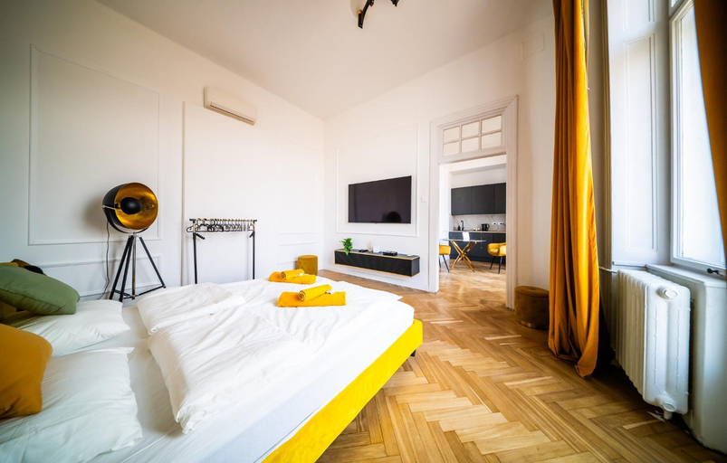 Bedroom 2, Budapest Riverfront Suite, Budapesti