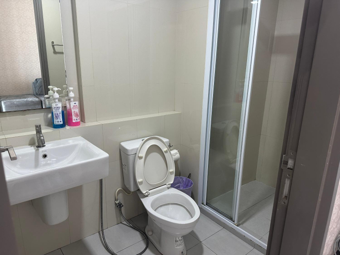 Bathroom 4, The Base Condominiums, Pattaya