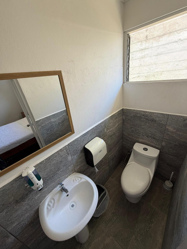 Bathroom 5, Haven Hotel, San José