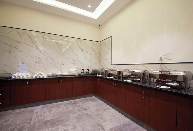 Dining 3, Z Premium Suites -Near IGI Delhi Airport, Delhi