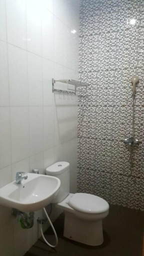 Bathroom 4, Hotel Amalia Malioboro, Yogyakarta