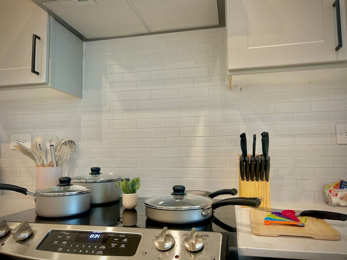 Interior 2, Modern&cozy, Washer/dryer, Pool,gym,workerfriendly, Grayson