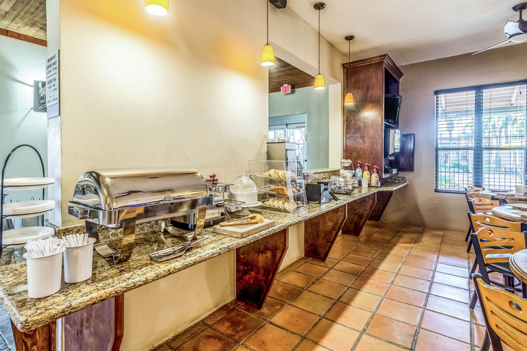 Food & Drinks, The Bungalows on Shary, Mission-McAllen, Hidalgo