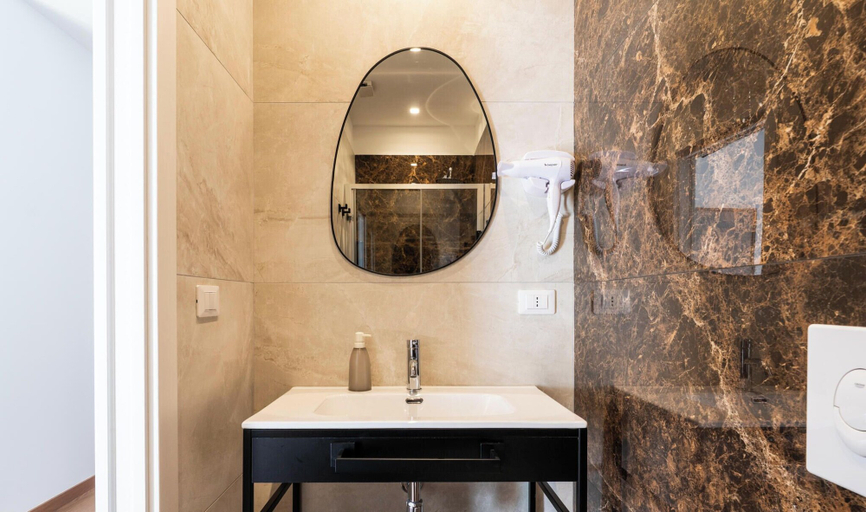 Bathroom 2, Opera Suites, Bari