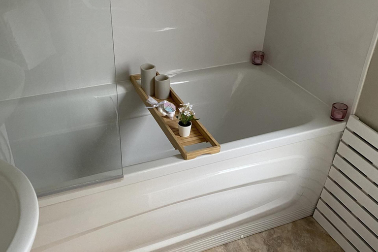 Bathroom, Caravan - Sleeps 6 - Patio, Parking, Essex