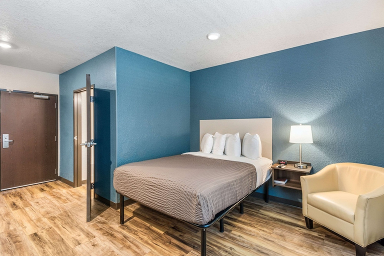 Bedroom 2, WoodSpring Suites Bradenton, Manatee