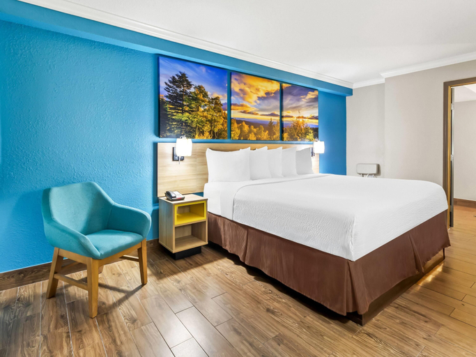 Bedroom 3, Days Inn by Wyndham Houston East, Houston