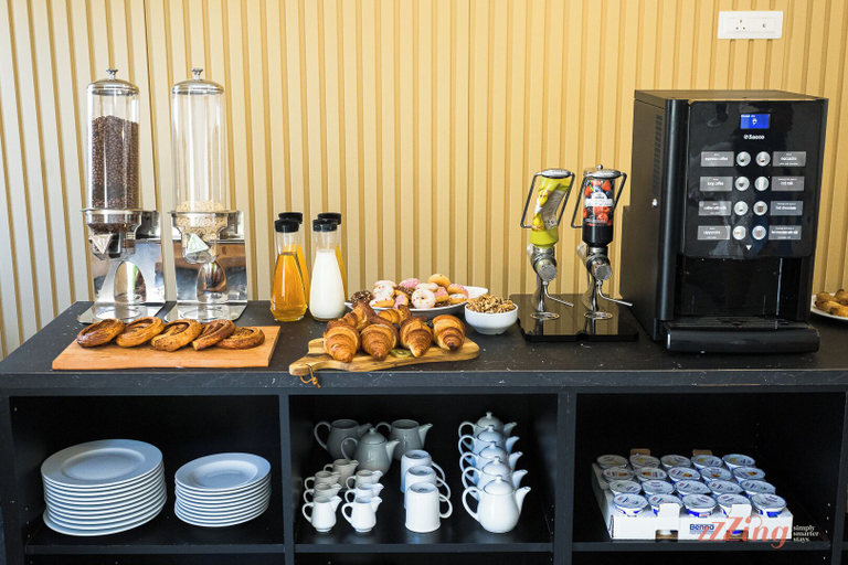Food & Drinks 5, Mosta Stays