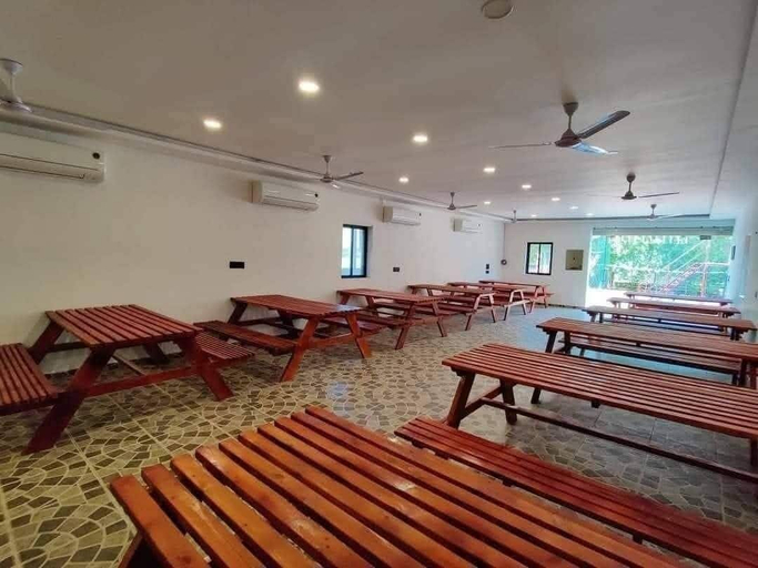 Dining, Dhinga Masti, Surendranagar