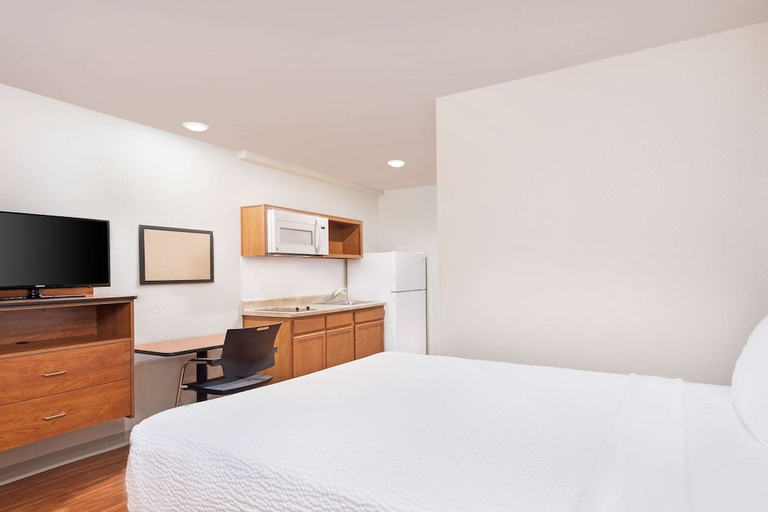 Bedroom 3, WoodSpring Suites Chattanooga, Hamilton