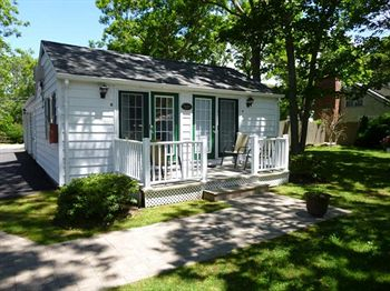Exterior 5, Falmouth Heights Motor Lodge, Barnstable