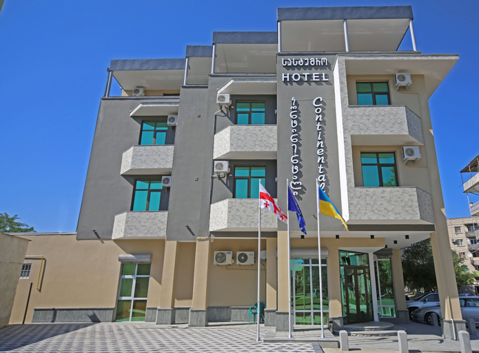 Exterior & Views