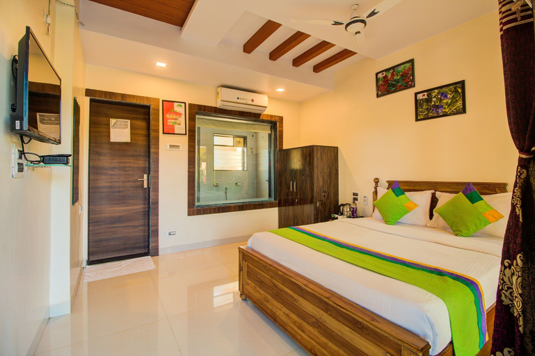 Room 5, Garden Cottage Mahabaleshwar, Satara