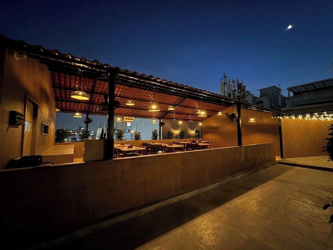 Outdoor dining, Hotel Liora, Rajkot