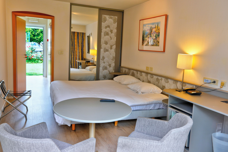 Bedroom 2, Auberge du Vieux Cedre, Hainaut
