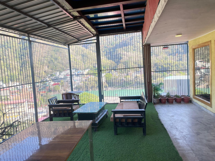 Outdoor dining, Hotel Elevate Nirvana, Garhwal