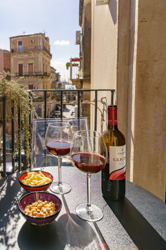 Food & Drinks 4, VICOLO SAN GAETANO -luxury rooms-, Catania