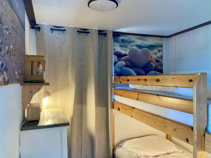 Bedroom 3, Waterfront holiday home sonnenschein 3 persons with sauna, Dongeradeel