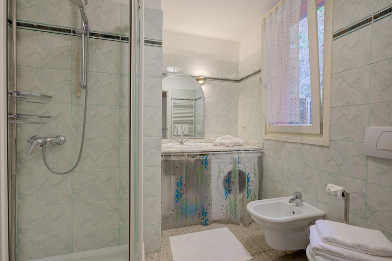 Shower 5, Vida Boa Apartments, Trento