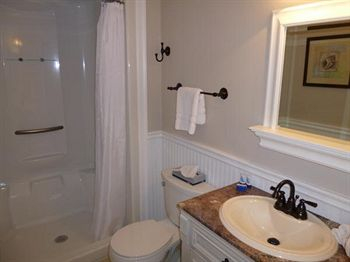 Bathroom 2, Falmouth Heights Motor Lodge, Barnstable