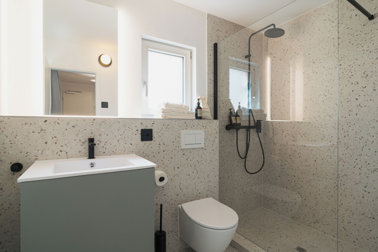 Bathroom 3, City Pop 2Night Schaffhausen – Self Check-in, Schaffhausen