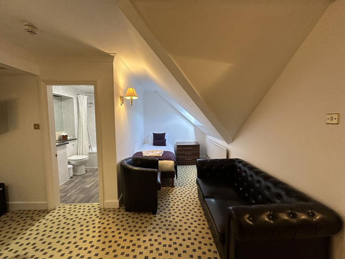 Others 5, Basingstoke Hotel, Hampshire
