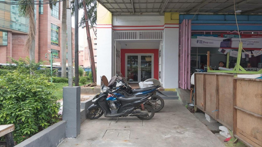 Exterior & Views, Reddoorz near ITC Mangga Dua, Central Jakarta