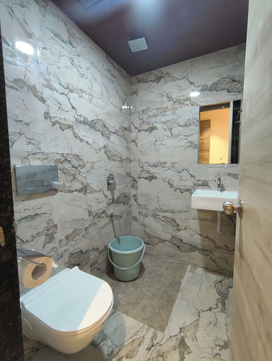 Bathroom 4, hotel Darshan Palace, Mumbai Suburban