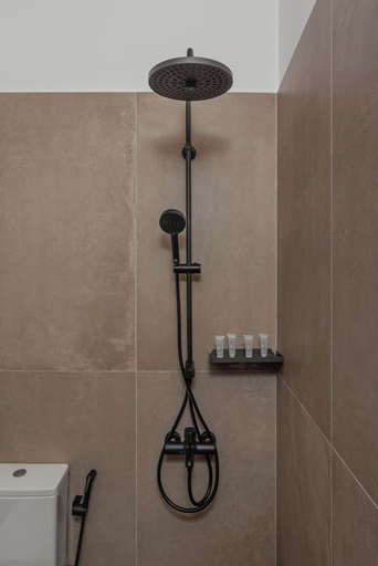 Bathroom 5, 12 Pyles Living History, Epirus