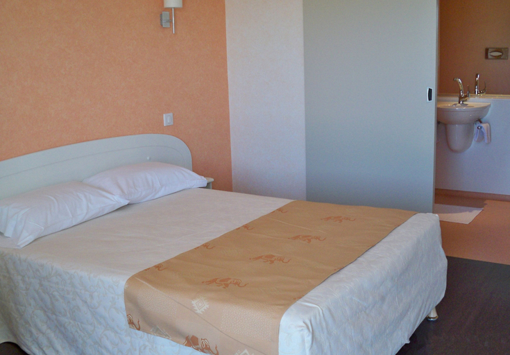 Bedroom 3, Natur'Hôtel, Dordogne