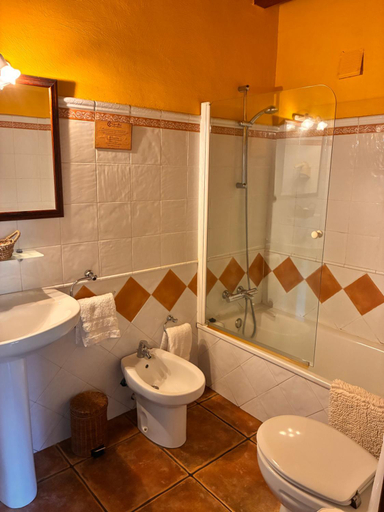 Bathroom, Posada Real de Carreteros, Soria