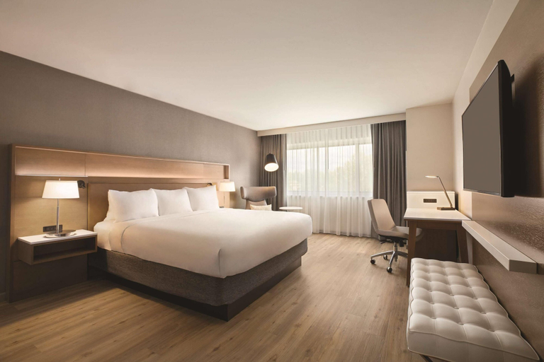Bedroom 3, Radisson Hotel Seattle Airport, SeaTac