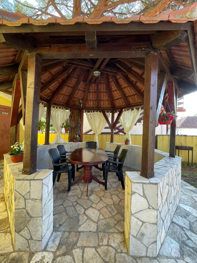 Food & Drinks 5, Apartments Villa-G Lustica