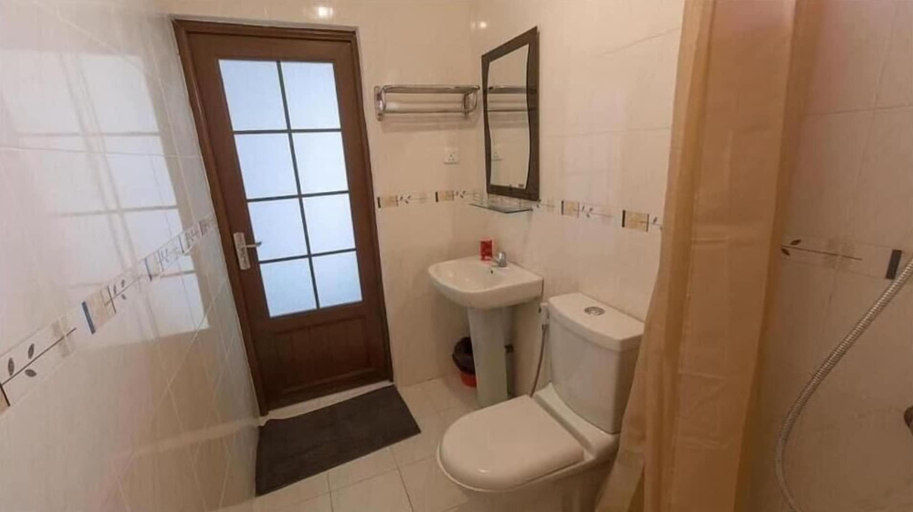 Bathroom, Résidence le Palmier