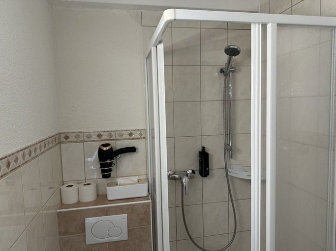 Bathroom 2, Gästehaus Elzblick 2, Ortenaukreis