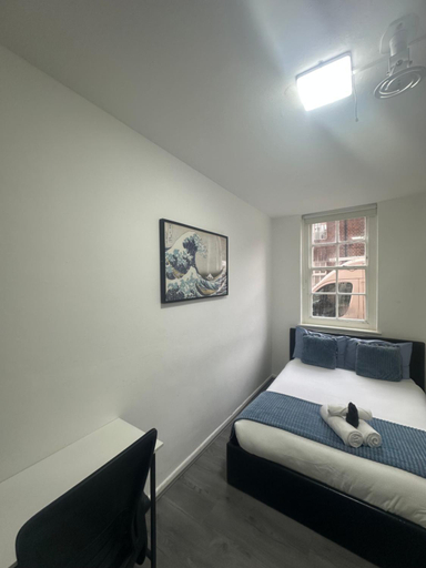 Bedroom 4, Small cozy private bedroom zone1, London