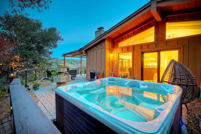 Primary image, 3046 Skycrest Drive, San Diego
