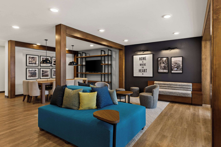 Public Area 3, Everhome Suites Temecula Wine Country, Riverside