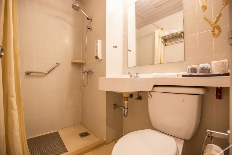 Bathroom 4, JinJiang Inn Chendu Taikoo Li Dongfeng Bridge, Chengdu