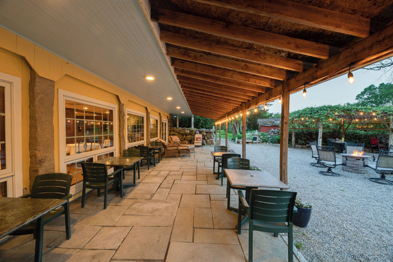 Food & Drinks 5, Stonecroft Inn, New London