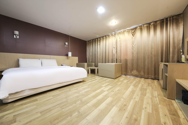 Bedroom 2, Jeongseon Star Hotel, Jeongseon