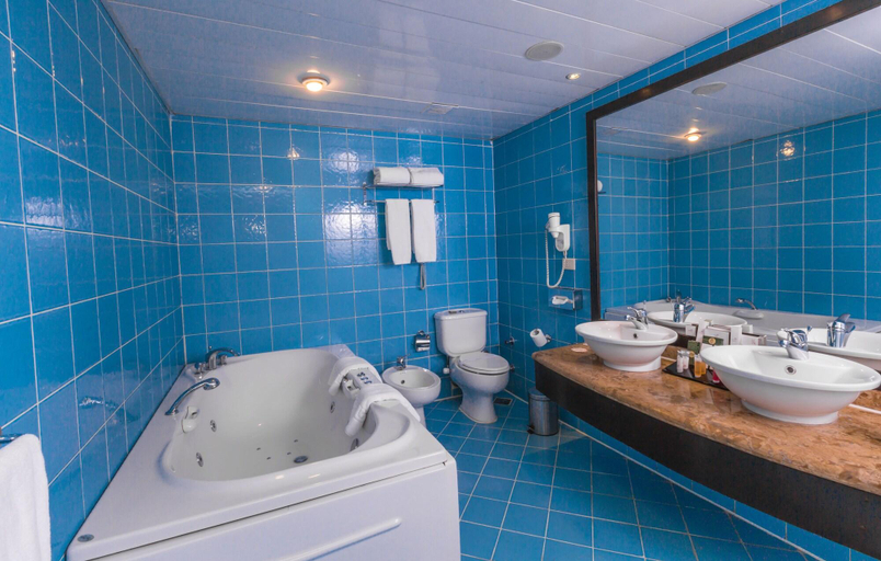 Bathroom 4, Porto Marina Resort & Spa, Al-Hammam