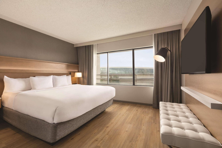 Bedroom 3, Radisson Hotel Seattle Airport, SeaTac