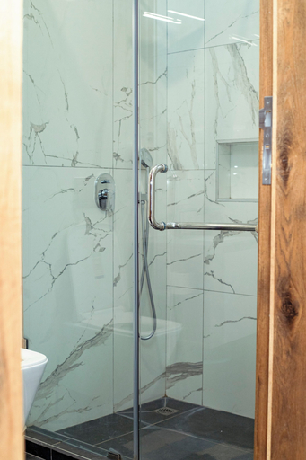 Bathroom 3, Legacy Square-East Legon by Quao Realty, Accra