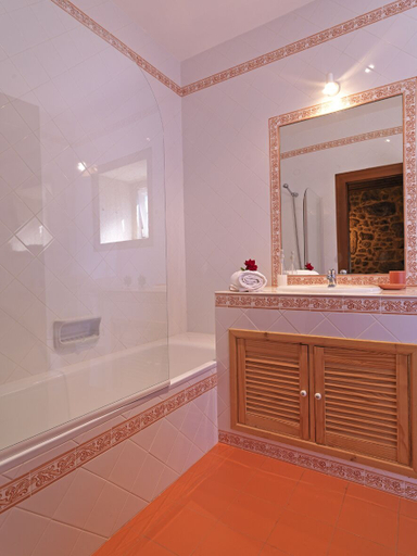 Bathroom, Quinta da Casa Alta, Valença