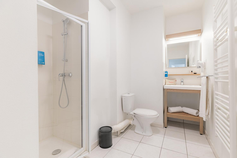 Bathroom 3, Appart'City Annemasse Centre - Pays de Geneve, Haute-Savoie