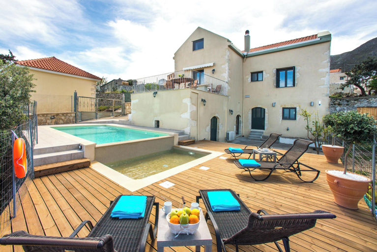 Sport & Beauty 4, Villa Cretan View with Heated Swimming Pool, Crete