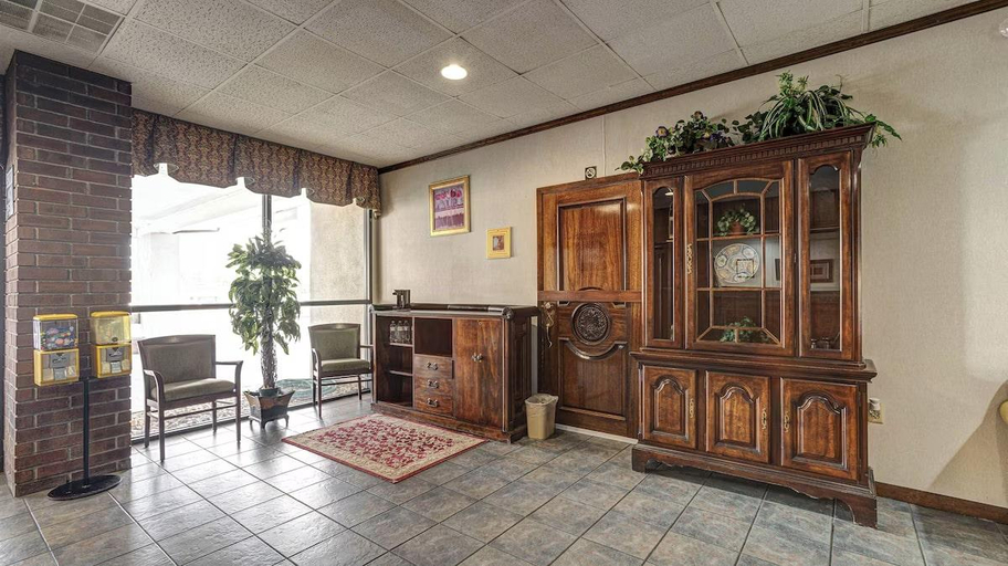 Public Area 2, Budget Inn, Mahaska