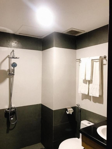 Bathroom 3, Hoai Thuong Hotel, Pleiku